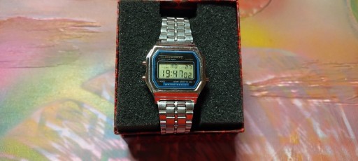 Zdjęcie oferty: Zegarek elektroniczny klasyk