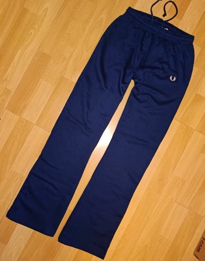 Zdjęcie oferty: Fred Perry spodnie dresowe 38