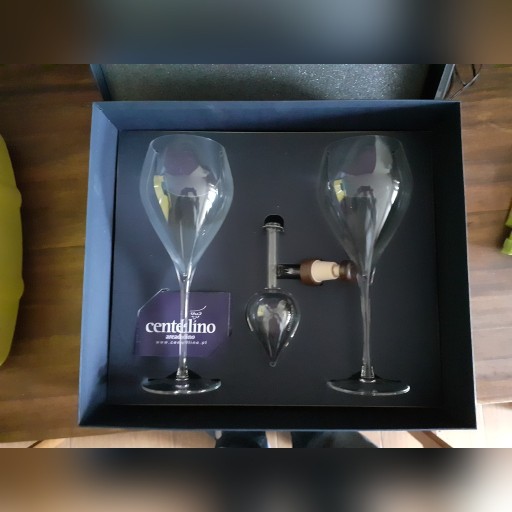 Zdjęcie oferty: Kieliszki i degustator do wina