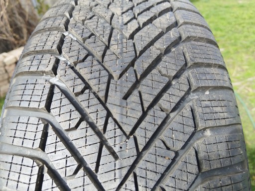 Zdjęcie oferty: Opony zimowe Pirelli 215/55R18 nowe!