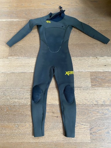 Zdjęcie oferty: Pianka juniorska XCel Comp 3/2 frontzip 10 lat  