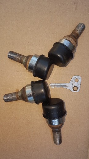 Zdjęcie oferty: Śruby zabezpieczające na kluczyk. MALUCH,Fiat 126p