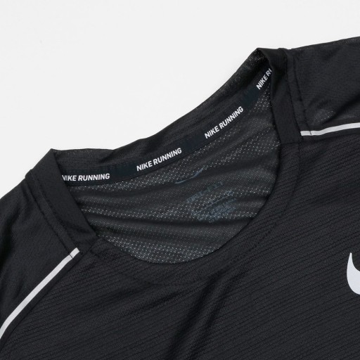Zdjęcie oferty: Nike koszulka męska  AJ7565-010  roz. M  KING FIT-CLUB