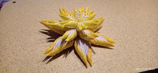Zdjęcie oferty: Kwiat lotosu z origami modułowego.