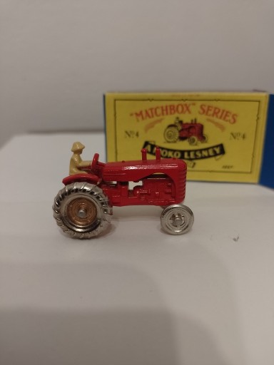 Zdjęcie oferty: Matchbox series a moko lesney traktor i  nr4 