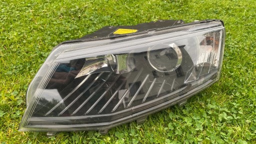 Zdjęcie oferty: Lampa przednia lewa BIXENON do Octavia III