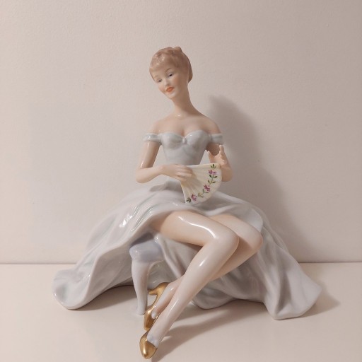 Zdjęcie oferty: Figurka Dama z porcelany Wallendorf 1764 