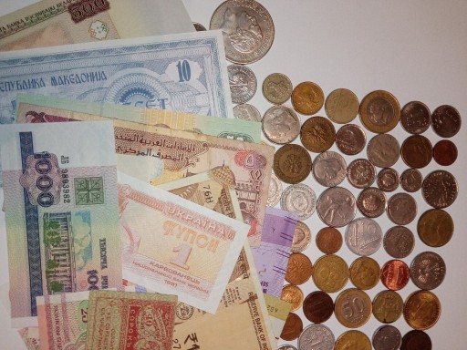 Zdjęcie oferty: Sprzedam zestaw monet (100) + banknoty (16)