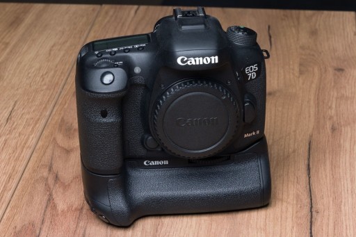 Zdjęcie oferty: CANON EOS 7D MARK II BODY + BG-E16