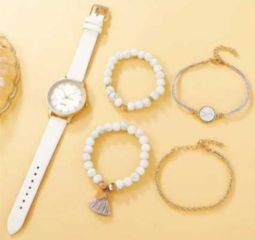 Zdjęcie oferty: Zegarek biały na pasku + biżuteria
