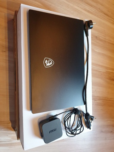 Zdjęcie oferty: Laptop MSI MODERN 15" A10RAS-084PL GW 23m W10 Etui