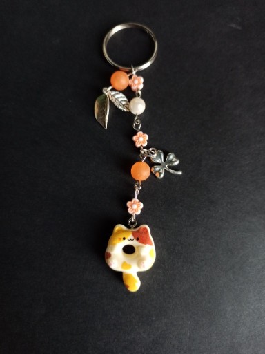 Zdjęcie oferty: Brelok kot donut pączkot pomarańczowy rudy liście 