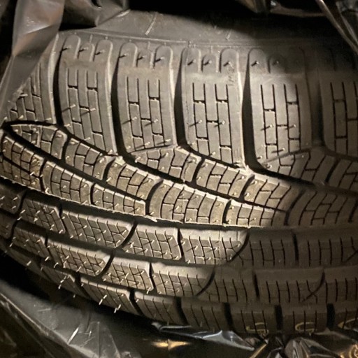 Zdjęcie oferty: Opony pirelli Sotto zero 225/40/18 255/35/18 NOWE