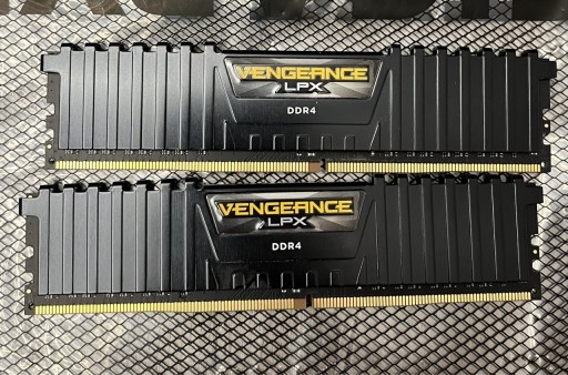 Zdjęcie oferty: Pamięć RAM Corsair VENGEANCE DDR4 3200Mhz 16GB