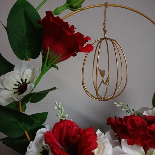 Zdjęcie oferty: Elegancki stroik ze sztucznych kwiatów