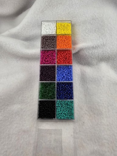 Zdjęcie oferty: Hit 10000szt koraliki szklane drobne 2mm 12 kolor