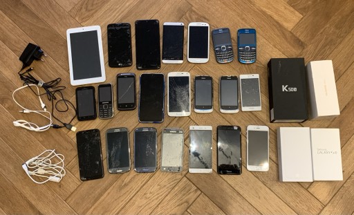 Zdjęcie oferty: Zestaw uszkodzonych telefonów