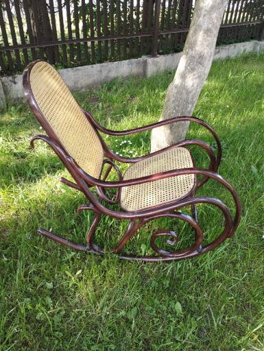 Zdjęcie oferty: Fotel bujany brązowy