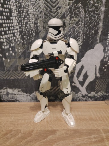 Zdjęcie oferty: LEGO Star Wars 75114 "First Order Stormtrooper"