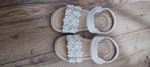 Zdjęcie oferty: Sandałki białe H&M rozmiar 25 wkładka 15 cm 