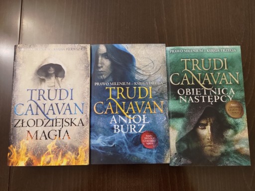 Zdjęcie oferty: Trudi Canavan, Prawo Millenium+1, zestaw 4 książek