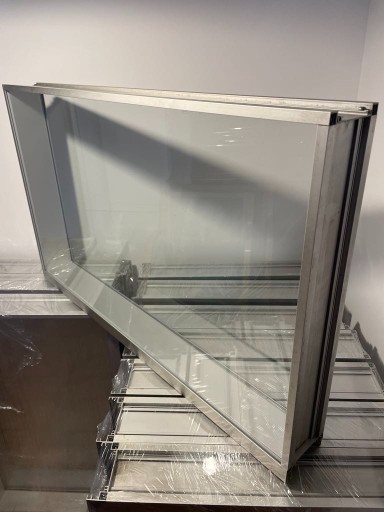 Zdjęcie oferty: Okna aluminiowe dwuszybowe stałe z uszczelkami do ścian gips-karton biuro