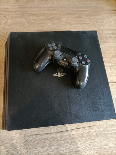 Zdjęcie oferty: PS4 pro 1TB+okablowanie z padem, bez pudełka 