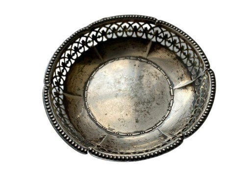 Zdjęcie oferty: Srebrny spodek z ażurowym kołnierzem