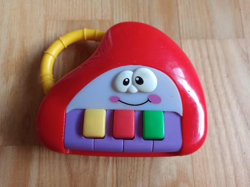 Zdjęcie oferty: Małe pianinko firmy Kiddieland Toy Ltd. dla dzieci