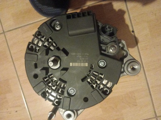 Zdjęcie oferty: Alternator  bosch 0125811028 03L 903 023 D/024 F