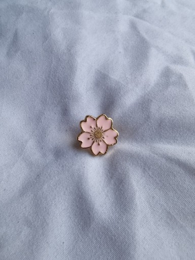 Zdjęcie oferty: Przypinka pin pins wpinka broszka stokrotka kwiat