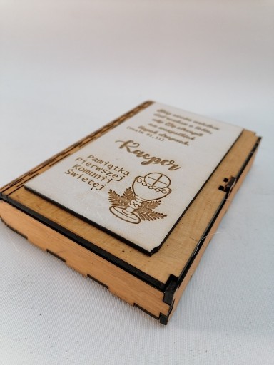 Zdjęcie oferty: Drewniane pudełko w kształcie książki 