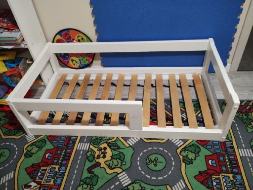 Zdjęcie oferty: Łóżko dziecięce drewniane 