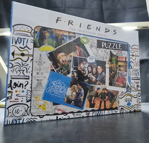 Zdjęcie oferty: Friends Winning Moves Puzzle 1000 elementów Przyjaciele Wspomnienia 68x48