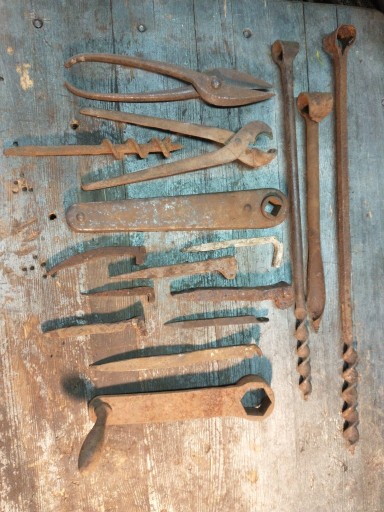 Zdjęcie oferty: Przedmioty stare zabytkowe narzędzia klucze itp.