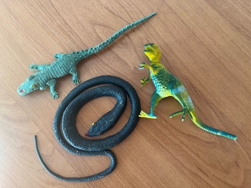 Zdjęcie oferty: Zabawki gumowe - wąż, krokodyl, dinozaur Zestaw