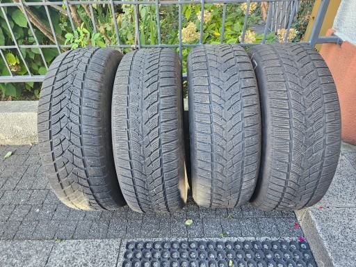 Zdjęcie oferty: Opony DUNLOP 235/60 R18 zimowe używane 