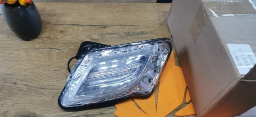 Zdjęcie oferty: Lampa przednia dzienna pozycyjna prawa Volvo s60