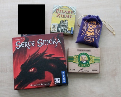 Zdjęcie oferty: Zestaw 4 gier planszowe karciane Serce Smoka Famiglia Filary Ziemi