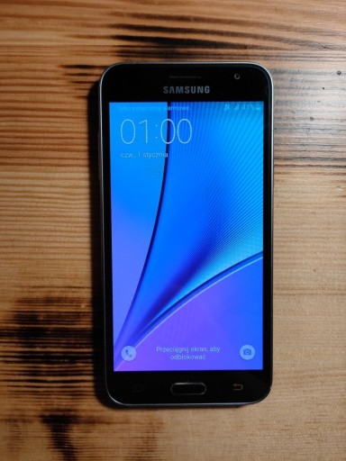 Zdjęcie oferty: Telefon Samsung Galaxy J3 2016 czarny 