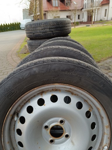 Zdjęcie oferty: Cztery felgi 16 cali stalowe z oponami zimowymi 205/60 R16 M+S
