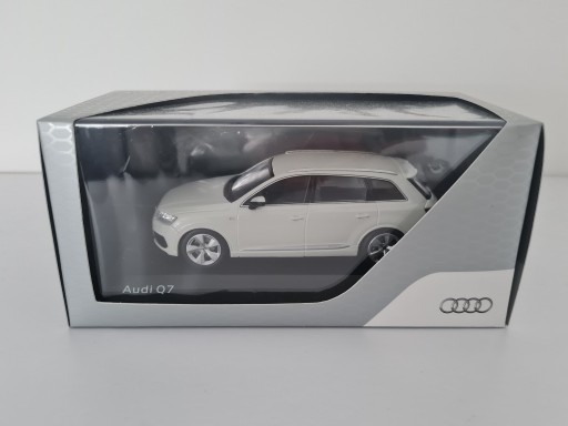 Zdjęcie oferty: Modelik AUDI Q7 V8 TDI S-LINE 1:43 Oryginał