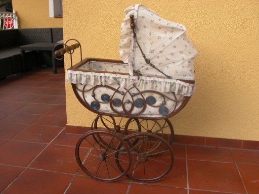 Zdjęcie oferty: stary wózek dla lalki 