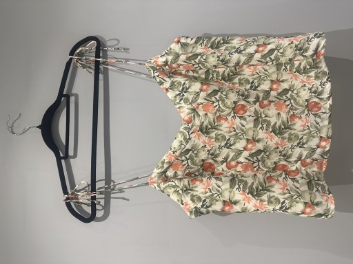 Zdjęcie oferty: Bluzka na ramiaczkach w kwiaty wiazana