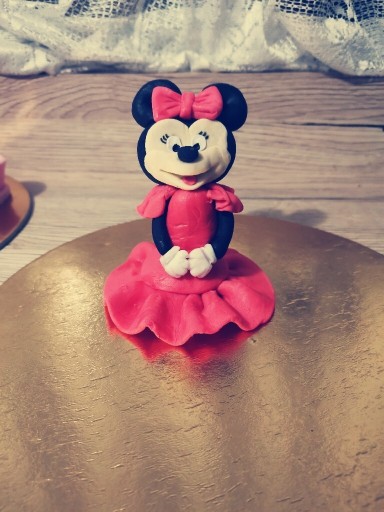 Zdjęcie oferty: Myszka minnie na tort z masy cukrowej disney