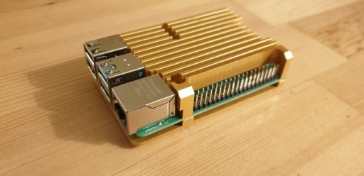 Zdjęcie oferty: Raspberry Pi 4B 4GB RAM + Obudowa - RADIATOR