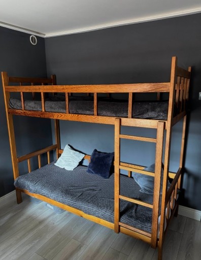 Zdjęcie oferty: Łóżko piętrowe z litego drewna