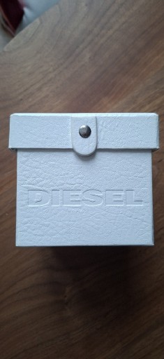Zdjęcie oferty: Skórzane pudełko po zegarku. Diesel