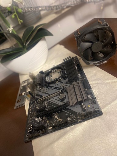 Zdjęcie oferty: ASRock Phantom gaming 4 B460 + CPU + chłodzenie 