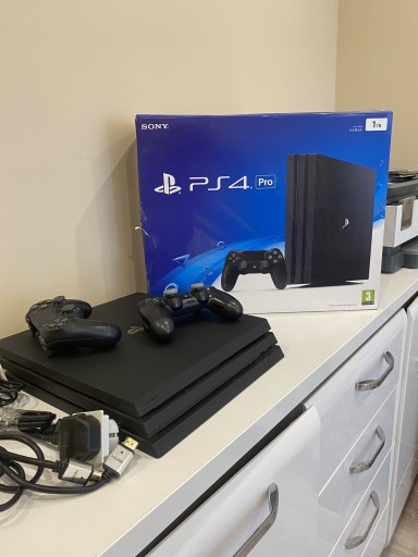 Zdjęcie oferty: Ps4 Pro sony 